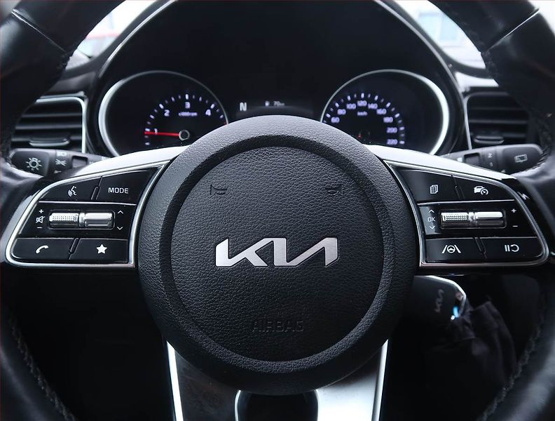 Kia Ceed (2022) Gold 1.6 CRDi MHEV, Serv.kniha - fotka 16 z 17