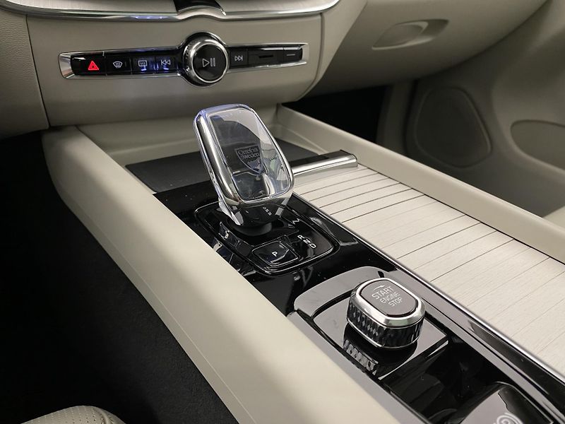Volvo XC60 T8 AWD RECHARGE DARK ULTRA CZ - fotka 26 z 64