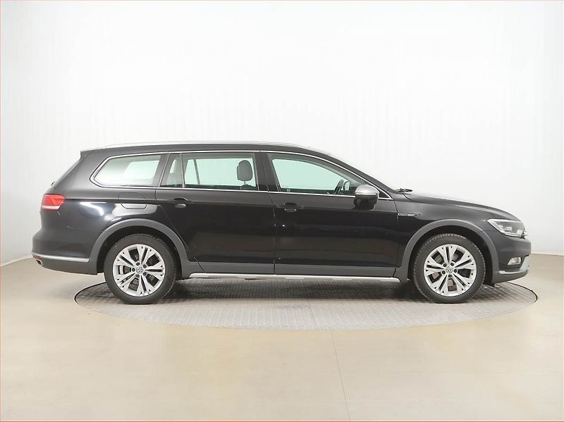 Volkswagen Passat (2017) Alltrack 2.0 TDI, 4X4 - fotka 6 z 16