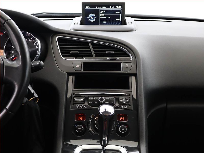 Peugeot 5008 (2016) 1.6 BlueHDi, Automat, Navi - fotka 10 z 18
