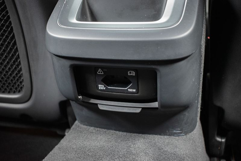 Volvo V90 D5 AWD R-DESIGN*HARMAN/KARDON* - fotka 15 z 42
