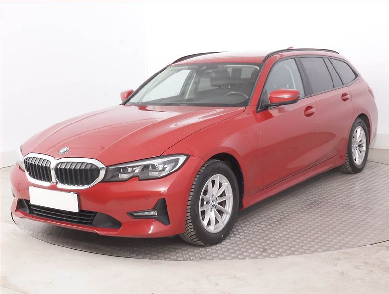BMW Řada 3 (2019) Advantage 320 d - fotka 2 z 17