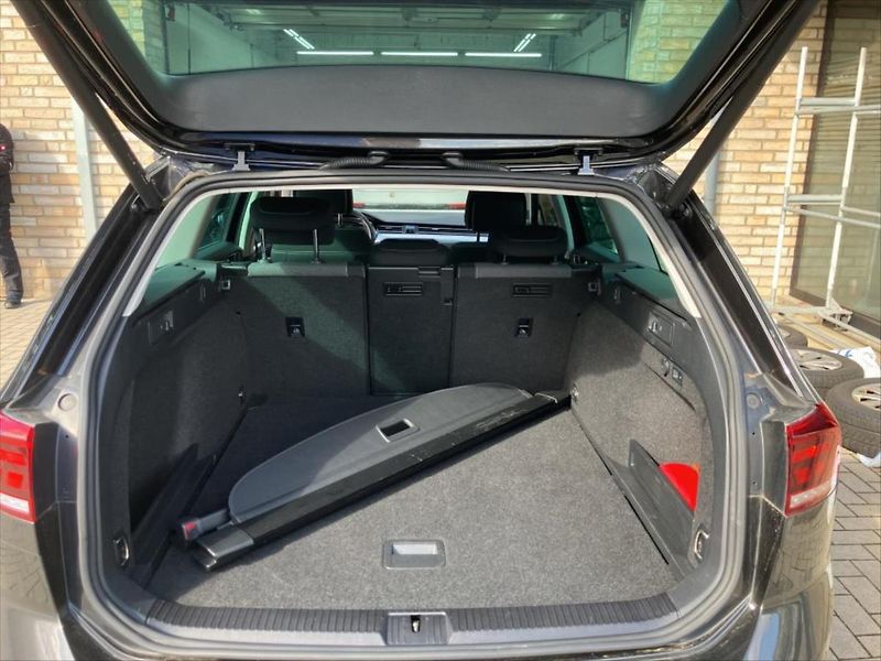 Volkswagen Passat 2,0 TDI TAŽNÉ KAMERA - fotka 9 z 12