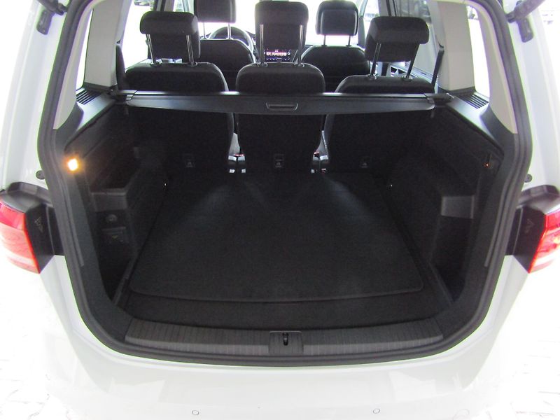 Volkswagen Touran Highline 1,5 TSI 110KW DSG - fotka 16 z 30