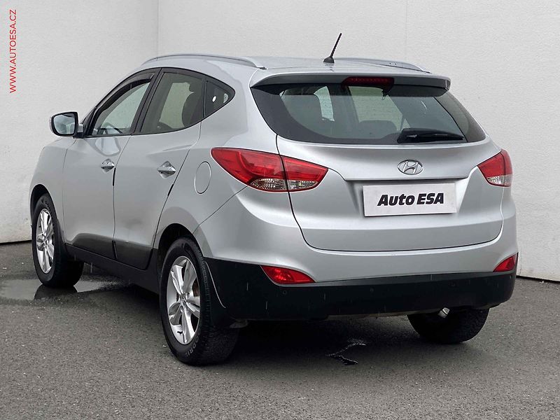 Hyundai ix35 (2013) 1.6 GDi, ČR, AC, tempo, park - fotka 6 z 16