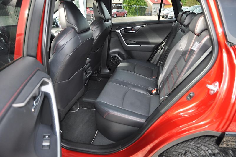 Toyota RAV4 2.5 PHEV 136kW 4x4 Selection - fotka 7 z 20