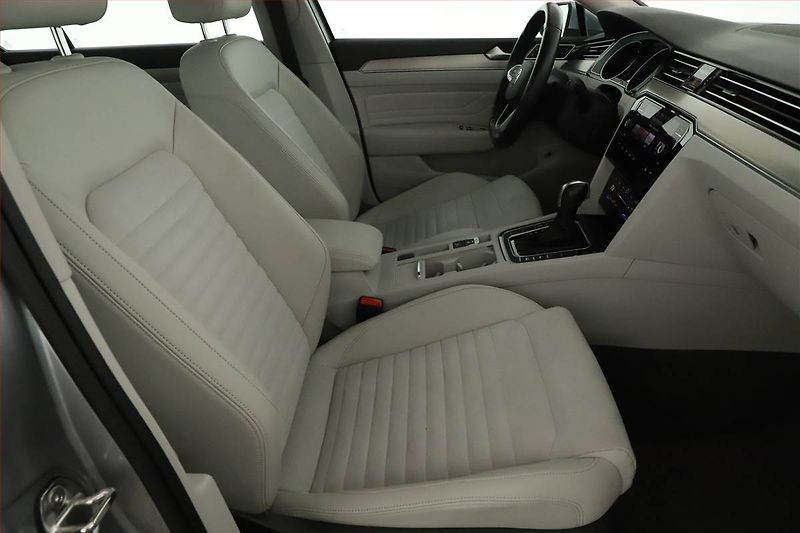 Volkswagen Passat (2022) Elegance 2.0 TDI - fotka 7 z 21