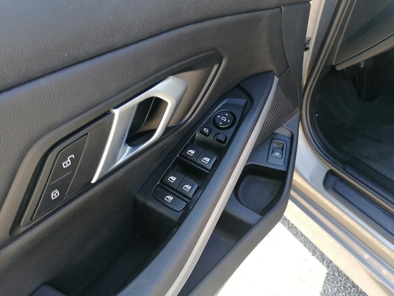 BMW Řada 3 (2022) 2.0 318D A/T Kůže - fotka 25 z 34