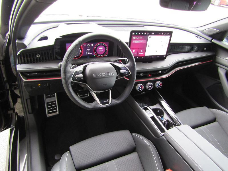 Škoda Superb (2026) Sportline 2.0 TDI 142 kW DSG 4 - fotka 5 z 30
