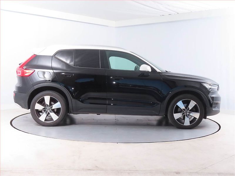Volvo XC40 (2018) D4 AWD - fotka 6 z 20