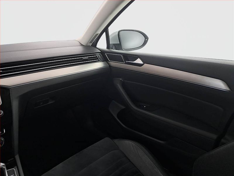Volkswagen Passat (2016) Highline 2.0 TDI, Kůže, Navi - fotka 8 z 18