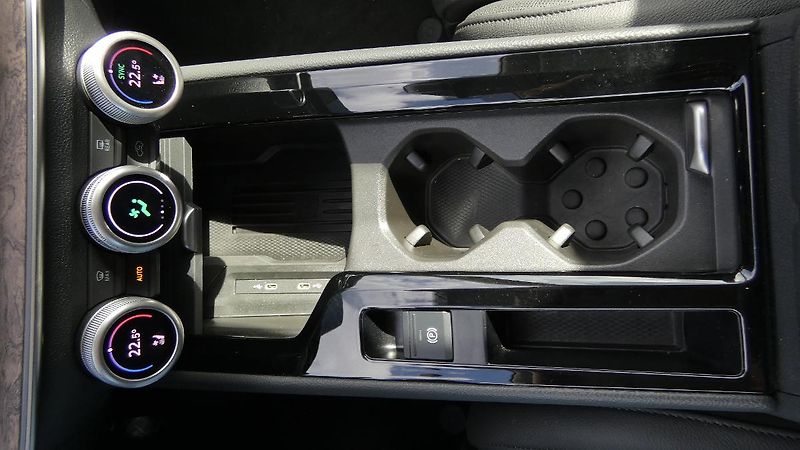 Škoda Superb 2.0 TDI 110kW L&K Combi DSG - fotka 18 z 30