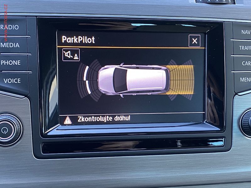 Volkswagen Golf (2015) 2.0 TDi, AAC, tempo - fotka 17 z 18