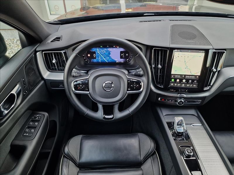 Volvo XC60 B5 184kW Plus Dark Auto,1.Maj - fotka 12 z 50