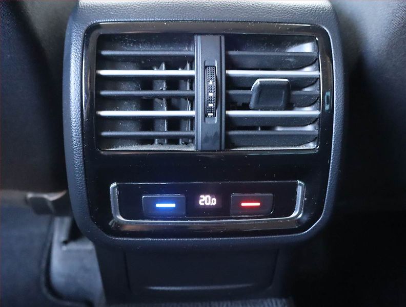 Volkswagen Passat (2015) 1.6 TDI, Navi, Tempomat - fotka 21 z 22