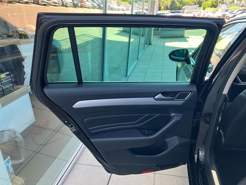 Volkswagen Passat 2,0TDi 110kW Business Premium - fotka 26 z 30