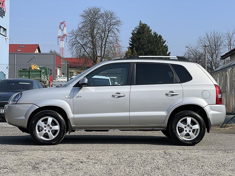 Hyundai Tucson 2.0CRDi 4x4 KLIMATIZACE ALU - fotka 4 z 35