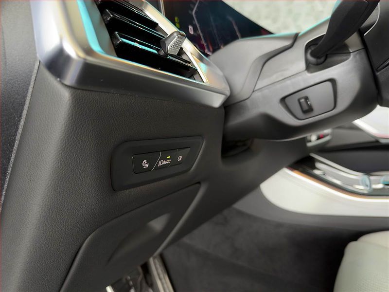 BMW X5 (2025) M60i - fotka 15 z 21