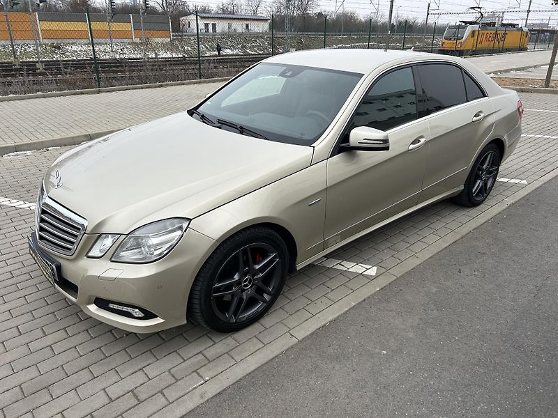 Mercedes-Benz Třídy E E350 CDI BlueEFFICIENCY 4Matic - fotka 21 z 45