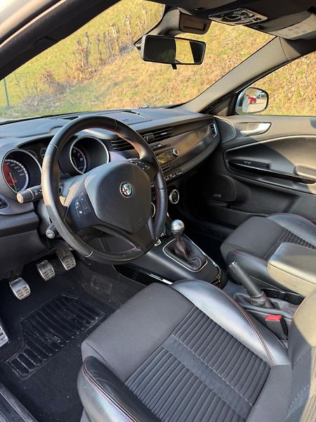 Alfa Romeo Giulietta (2012) - fotka 8 z 9