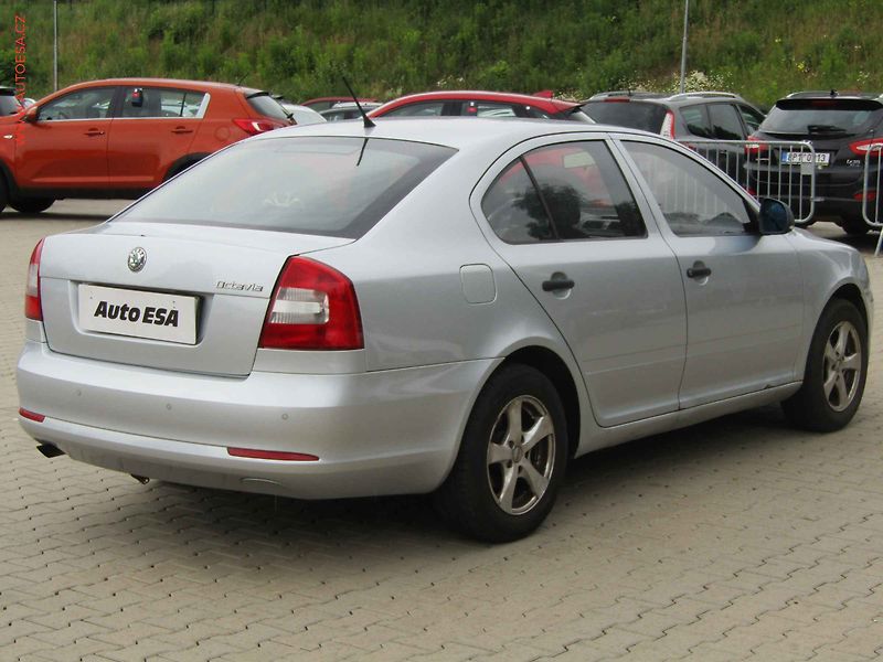 Škoda Octavia (2011) 1.2 TSi, ČR, AC, park.asist - fotka 4 z 16