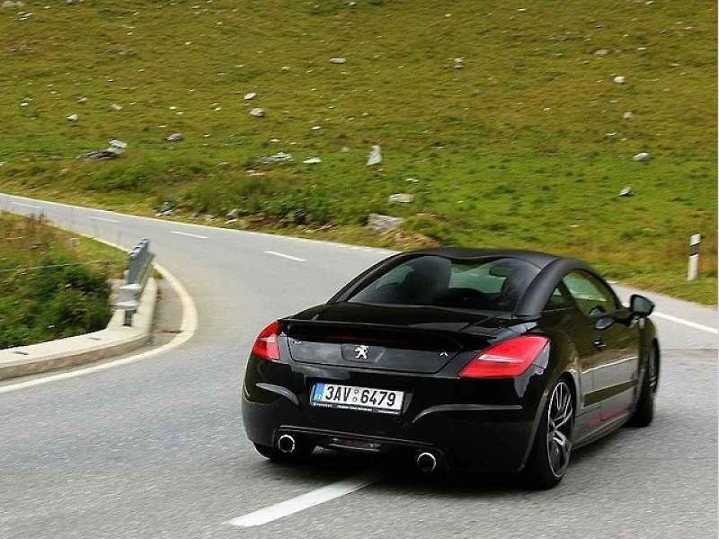 Grimsel Pass, v pozadí parádní Furka Pass