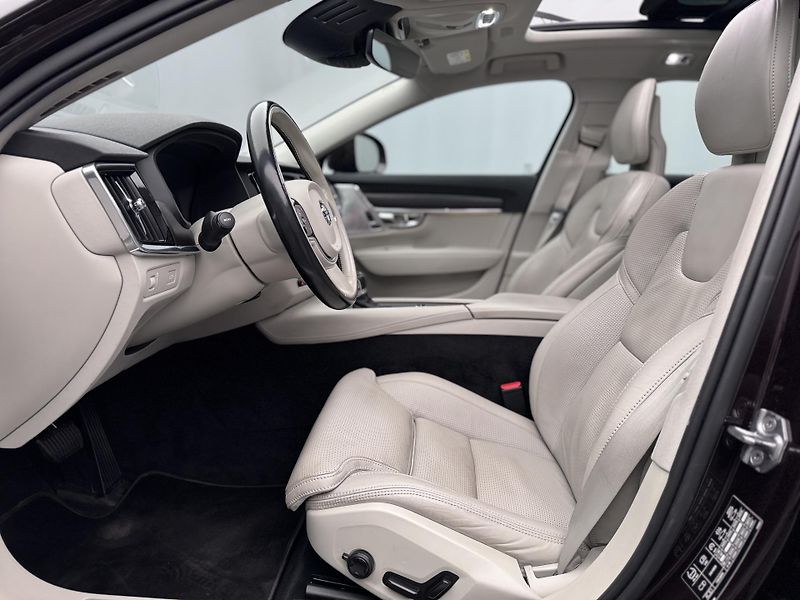 Volvo V90 CC D5 AWD POLESTAR REZERVACE - fotka 4 z 42