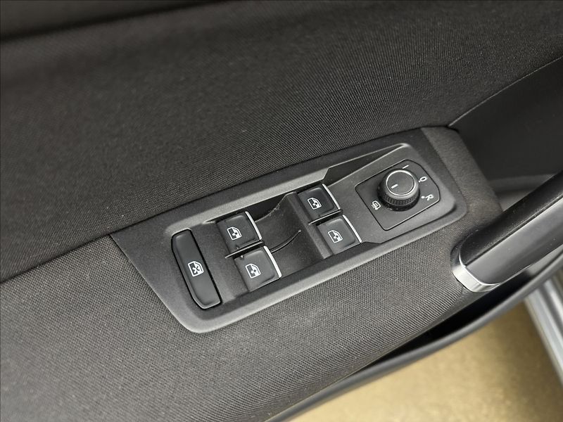 Volkswagen Touran 2,0 110kW DSG 5-MÍST TAŽNÉ ČR - fotka 30 z 41
