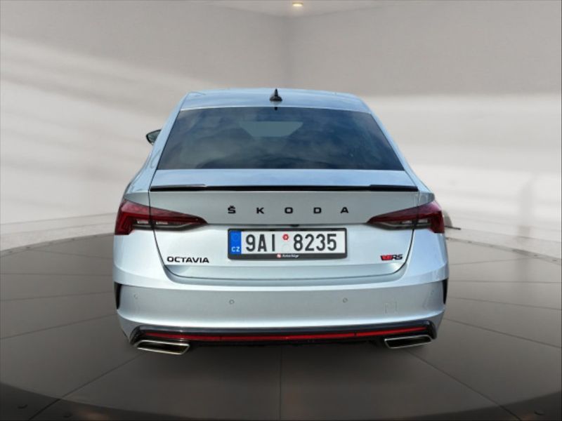 Škoda Octavia 2,0 TSI 180 RS - fotka 3 z 10