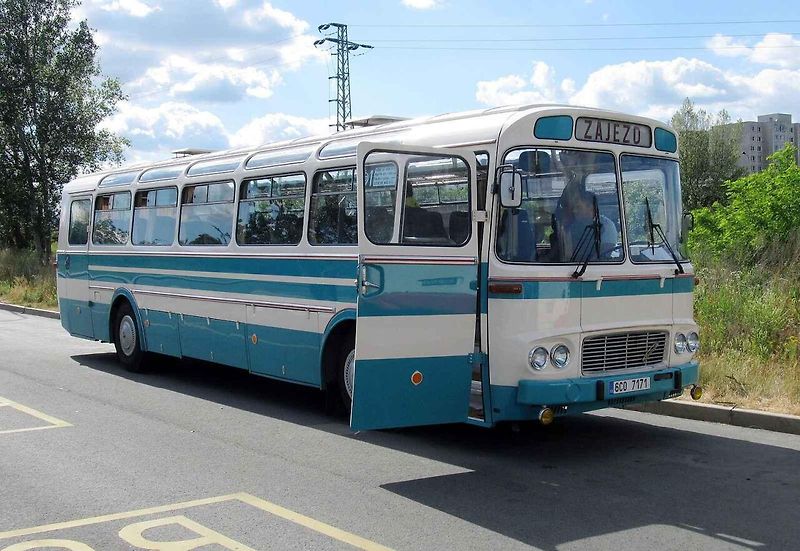 Jedním z autobusů, který si zahrál v komediální seriálu Chalupáři, byl vůz Karosa ŠD 11. Ten byl k vidění v sedmém díle s názvem Romeo z autobusu.