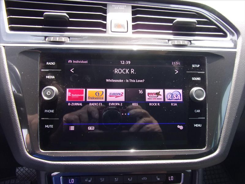 Volkswagen Tiguan 2,0 TSI R-Line 4Motion DSG - fotka 19 z 30
