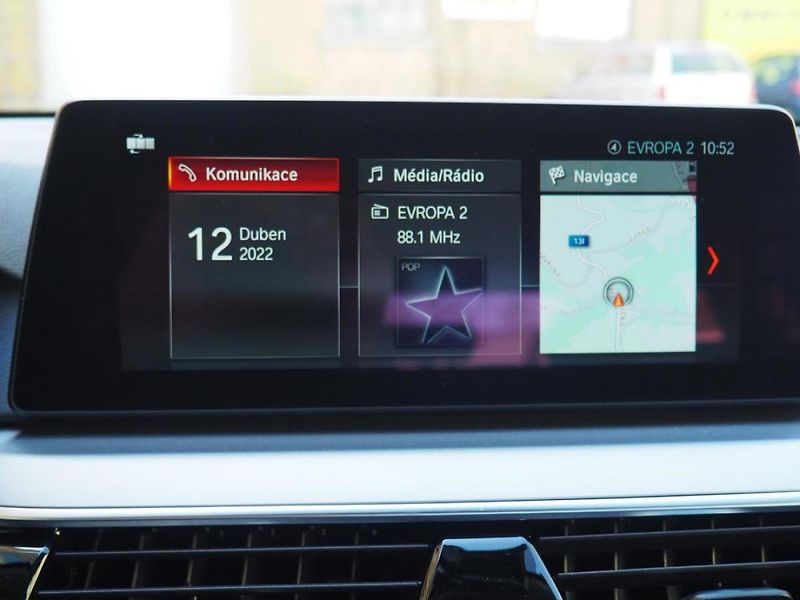 BMW Řada 5 (2018) 520d xDrive, HeadUp, Key - fotka 32 z 41