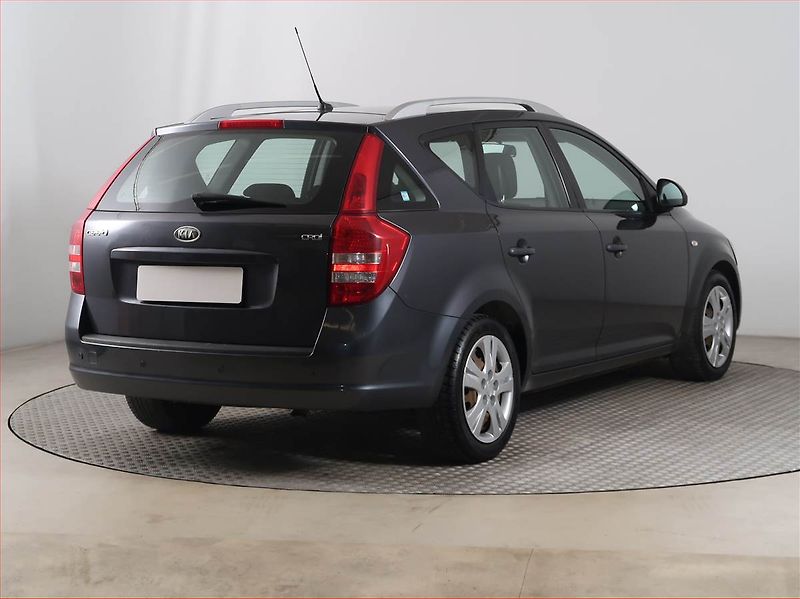 Kia Ceed (2009) 1.6 CRDi, nová STK, rezervace - fotka 5 z 13