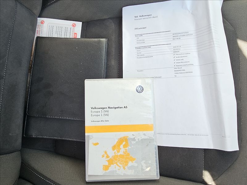 Volkswagen Golf 1,4TSi 110KW DSG Highline - fotka 37 z 50