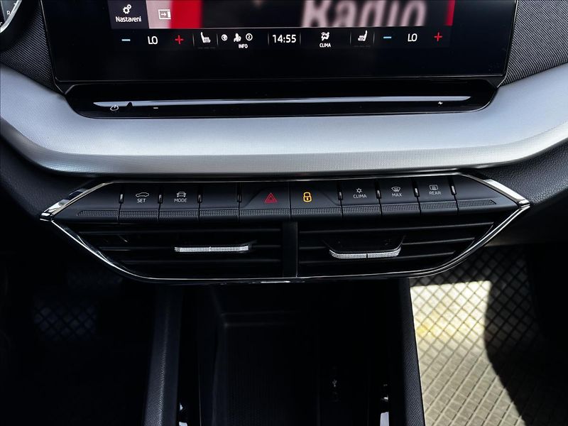 Škoda Octavia 2,0 TDI 110kW DSG Style Combi - fotka 36 z 39
