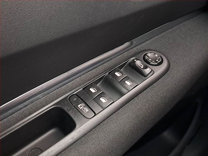 Peugeot 3008 (2014) 1.6 HDi, Navi, Tempomat - fotka 18 z 20