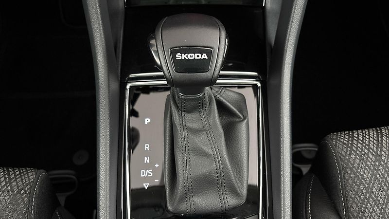 Škoda Karoq 1.5 TSI DSG Style - fotka 23 z 27