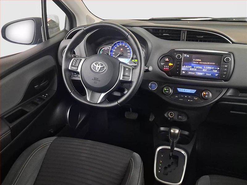 Toyota Yaris (2015) 1.5 Hybrid, Automat - fotka 7 z 16