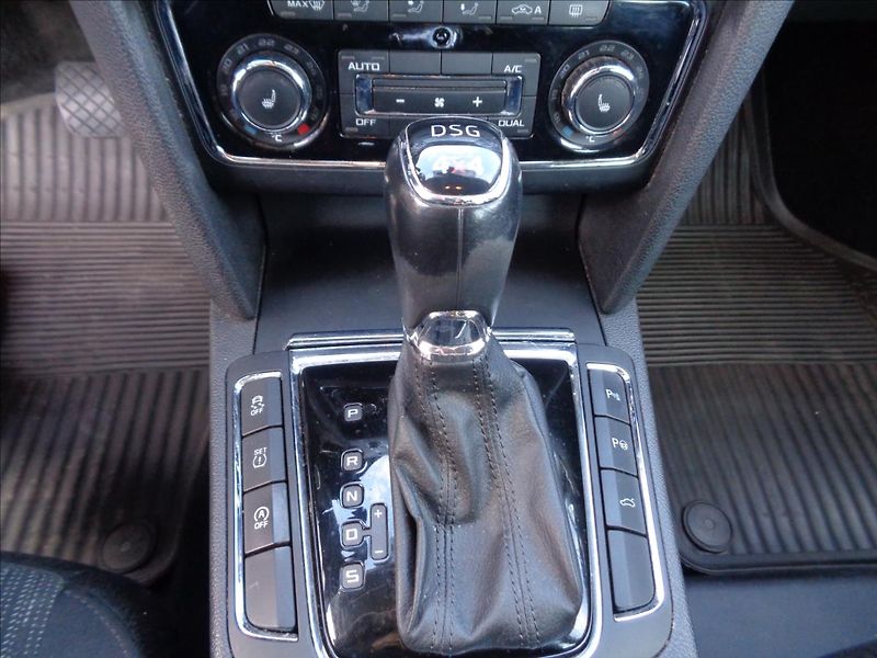 Škoda Superb 2,0 - fotka 6 z 14