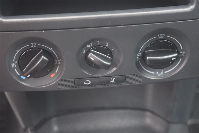 Škoda Fabia 1,4 i 55KW NOVÁ STK AUTOMAT - fotka 40 z 44