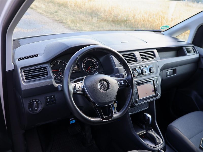 Volkswagen Caddy 2,0 TDI 75kW DSG Maxi Navi - fotka 23 z 31