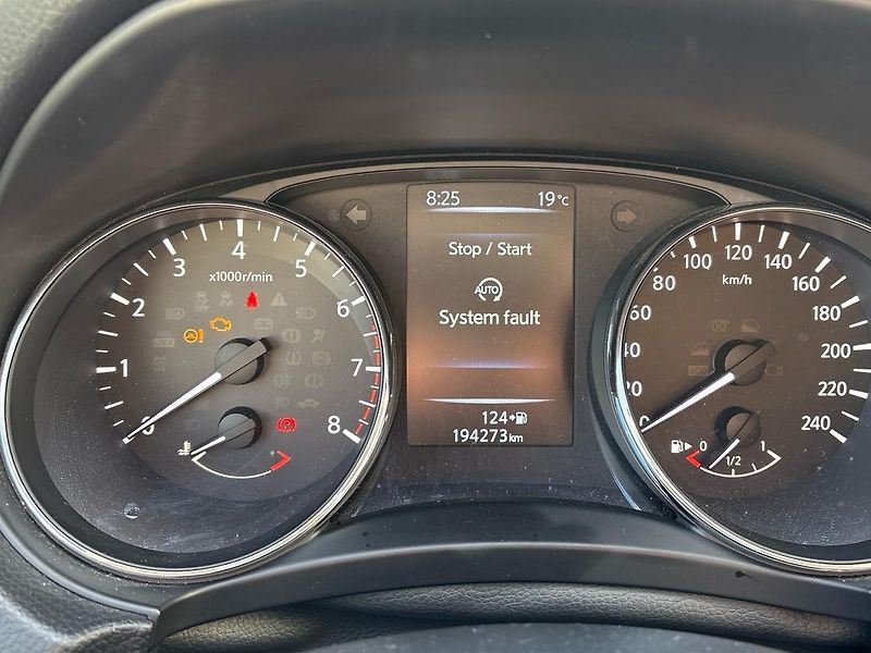 Nissan Qashqai (2015) 1.2 DIG-T 115 Visia - fotka 10 z 21