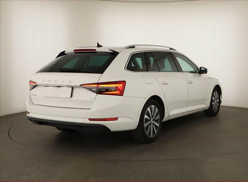 Škoda Superb (2020) iV 1.4 TSI PHEV - fotka 5 z 22