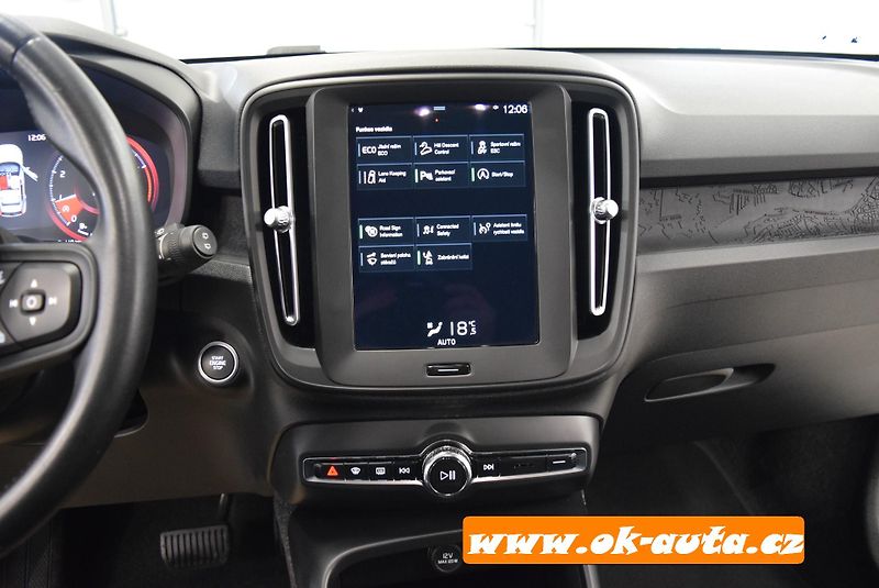 Volvo XC40 T2 MOMENTUM AUTOMAT-DPH - fotka 36 z 50