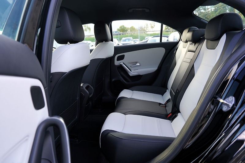 Mercedes-Benz Třídy A A 180d AMG/7AT/kůže/Designo/ČR - fotka 28 z 37