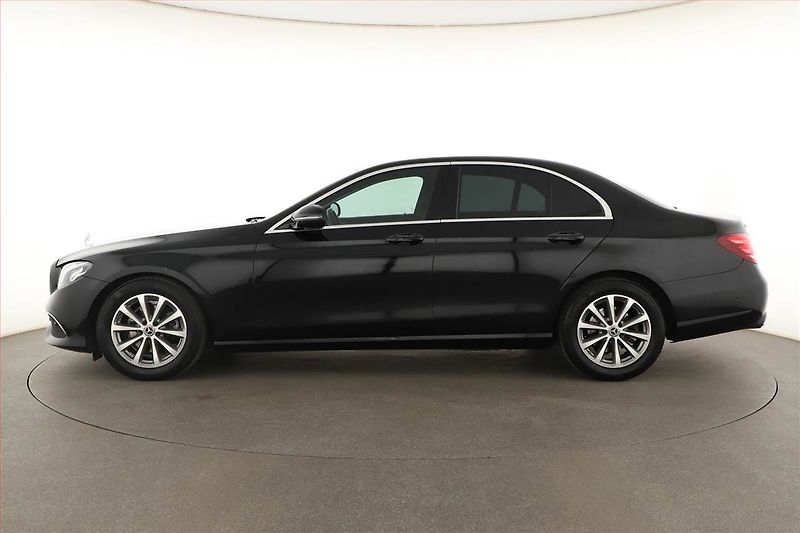 Mercedes-Benz Třídy E (2021) E 220 d - fotka 3 z 26