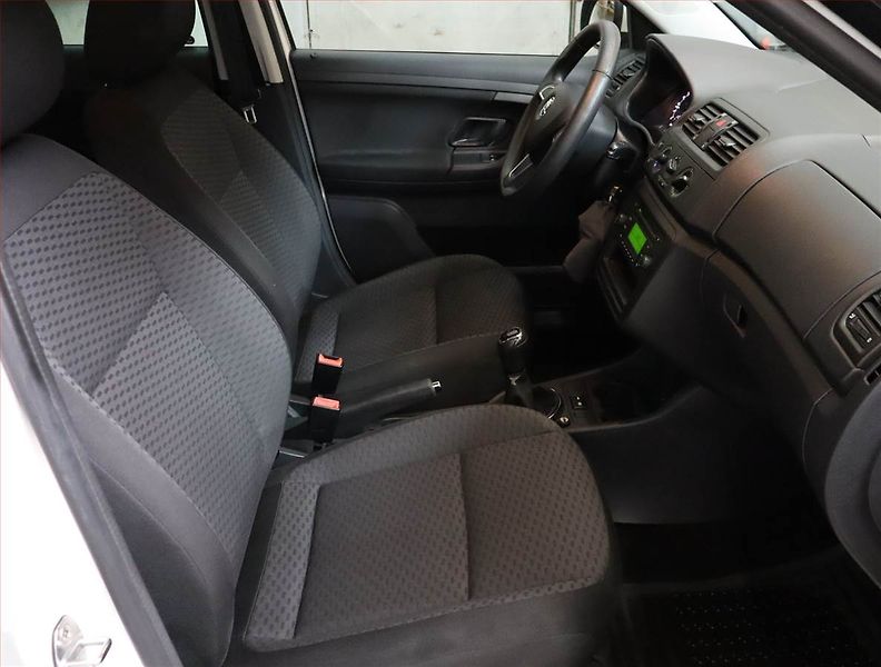 Škoda Fabia (2014) Ambition 1.6 TDI - fotka 9 z 17