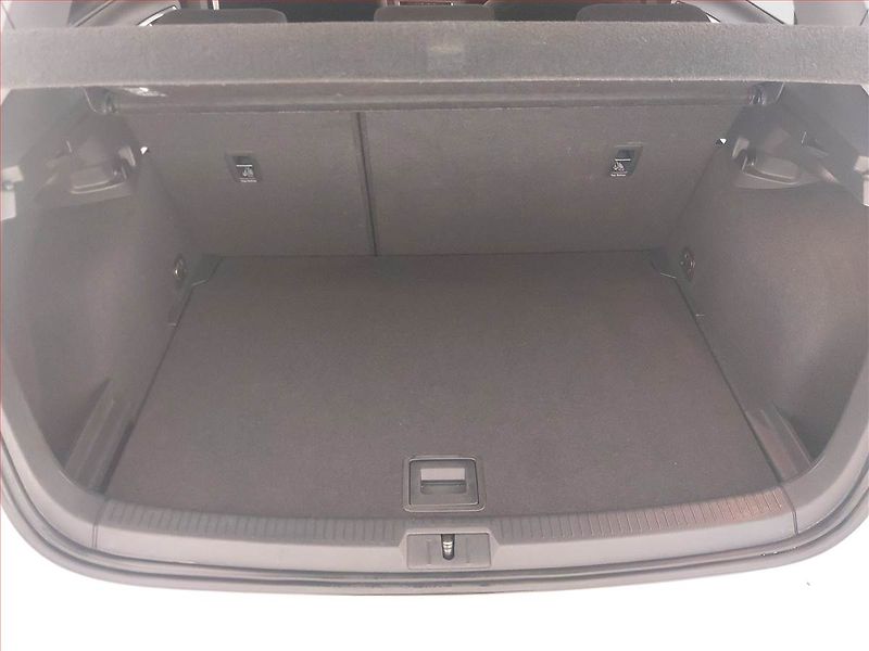 Volkswagen Golf (2013) 1.2 TSI, Serv.kniha - fotka 14 z 19