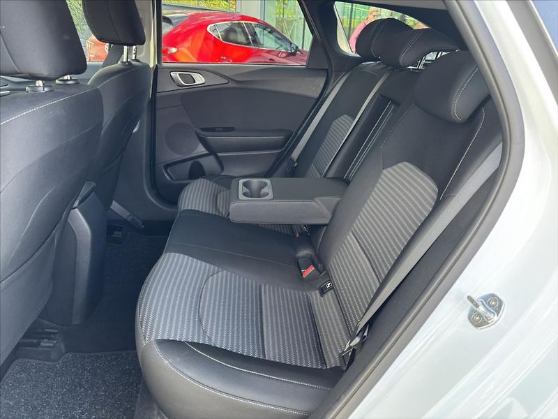 Kia Ceed 1,5 TGDi TOP ZÁRUKA KAMERA - fotka 12 z 40