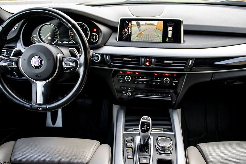 BMW X5 - fotka 17 z 51
